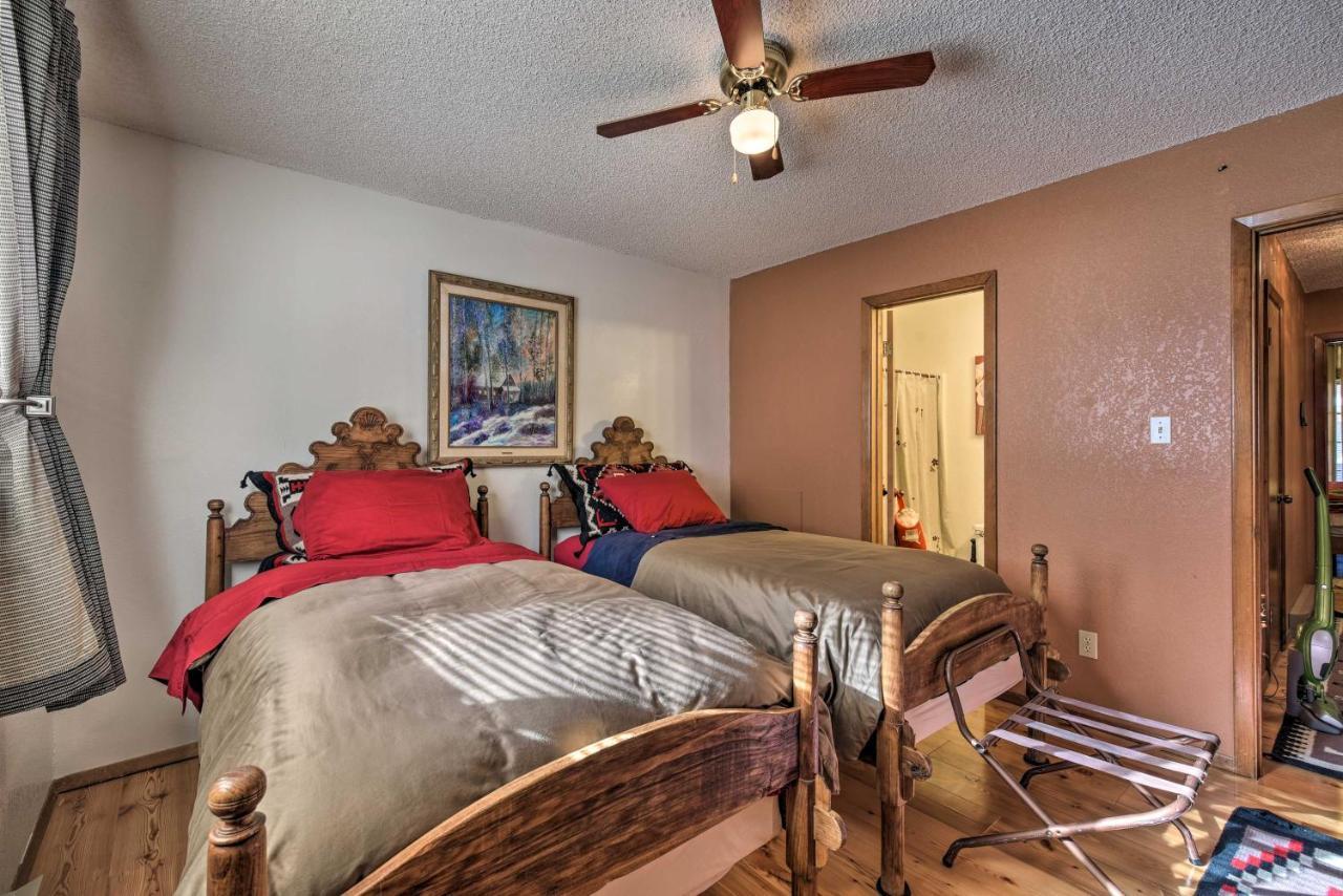 Downtown Red River Retreat With Mtn Views And Yard Eksteriør billede