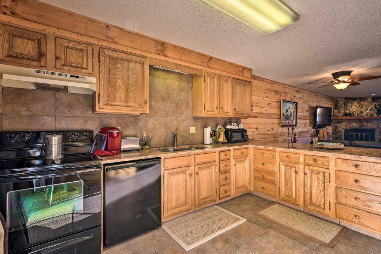 Downtown Red River Retreat With Mtn Views And Yard Eksteriør billede