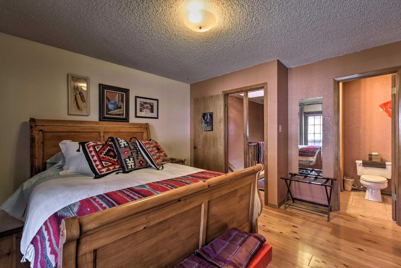 Downtown Red River Retreat With Mtn Views And Yard Eksteriør billede